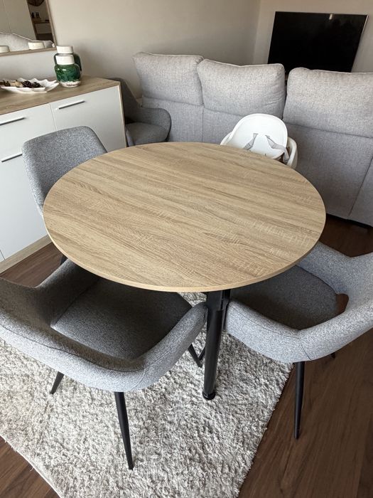 Vendo mesa redonda extensível + 4 cadeiras