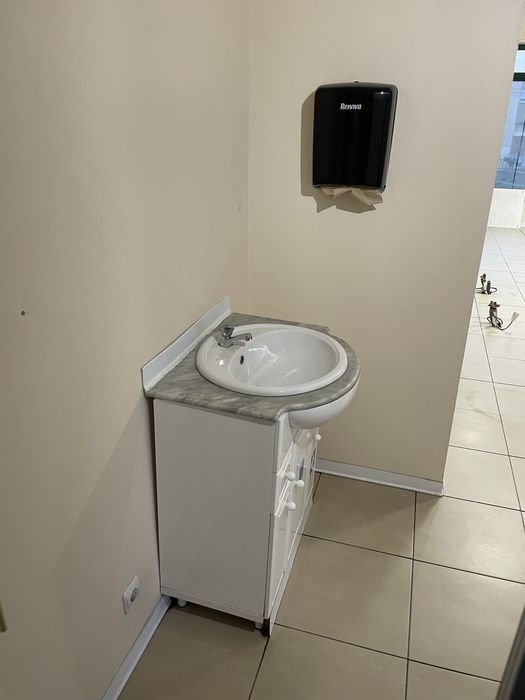 Loja para arrendamento no Carregado