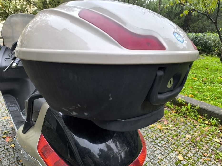 Scooter Piaggio X8 200 de 2004 inclui Top Case Piaggio