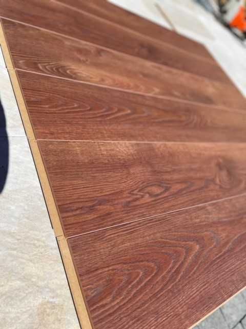 Bardzo solidne panele podłogowe grubość 12 mm