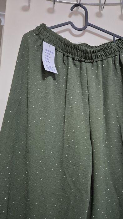 Calças pantalonas verde com brilhos L/XL