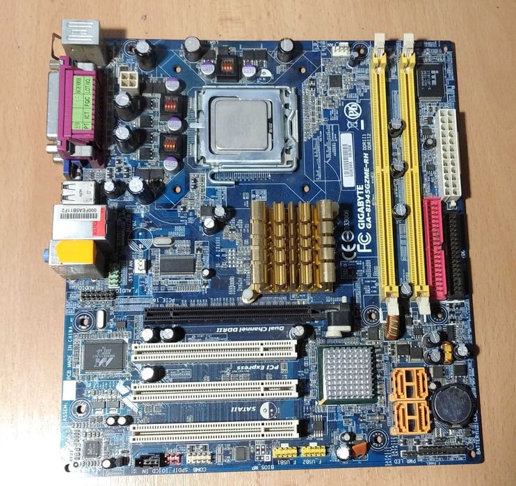 Материнская плата Gigabyte GA-8I945GZME-RH/775 +Pentium Dual Core+3гб
