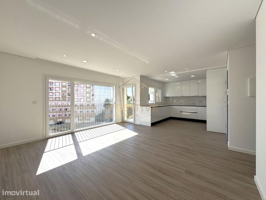 T3 em Santa Marta do Pinhal | Suite, 2 varandas e zona social de 31 m2