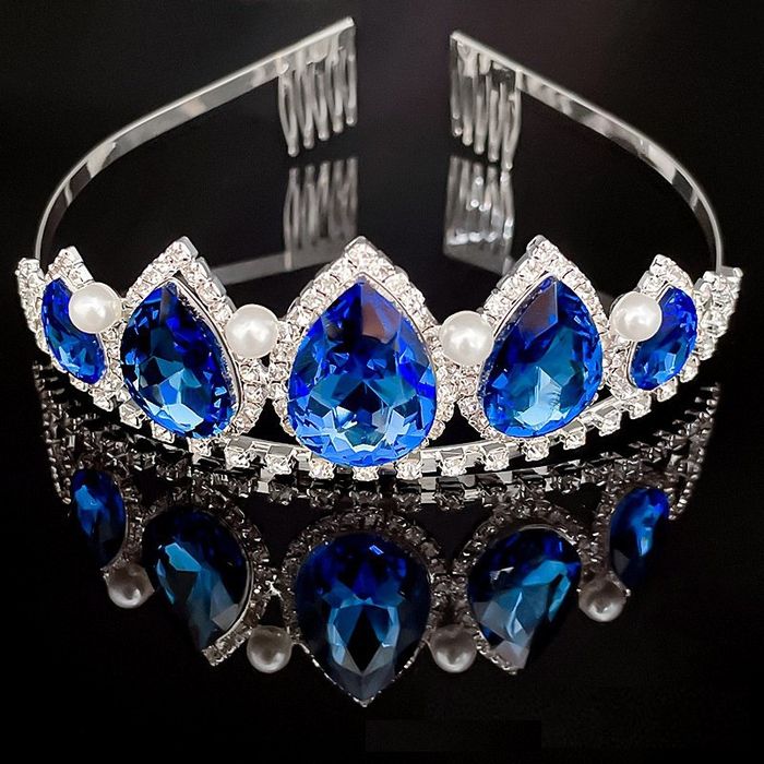 Діадеми з блакитним камінням для будь-якого свята
