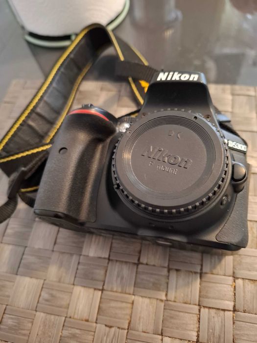 Nikon D5300 DSLR (Corpo)