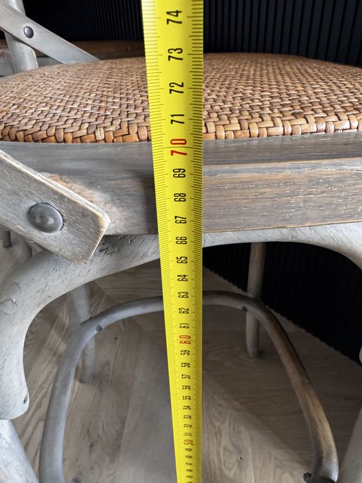 Hoker , drewniane krzesło barowe , krzyżak