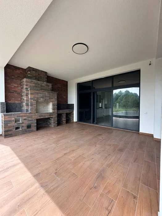 Будинок з ремонтом 207м2, 10 соток КМ, Стоянка - 330000уо