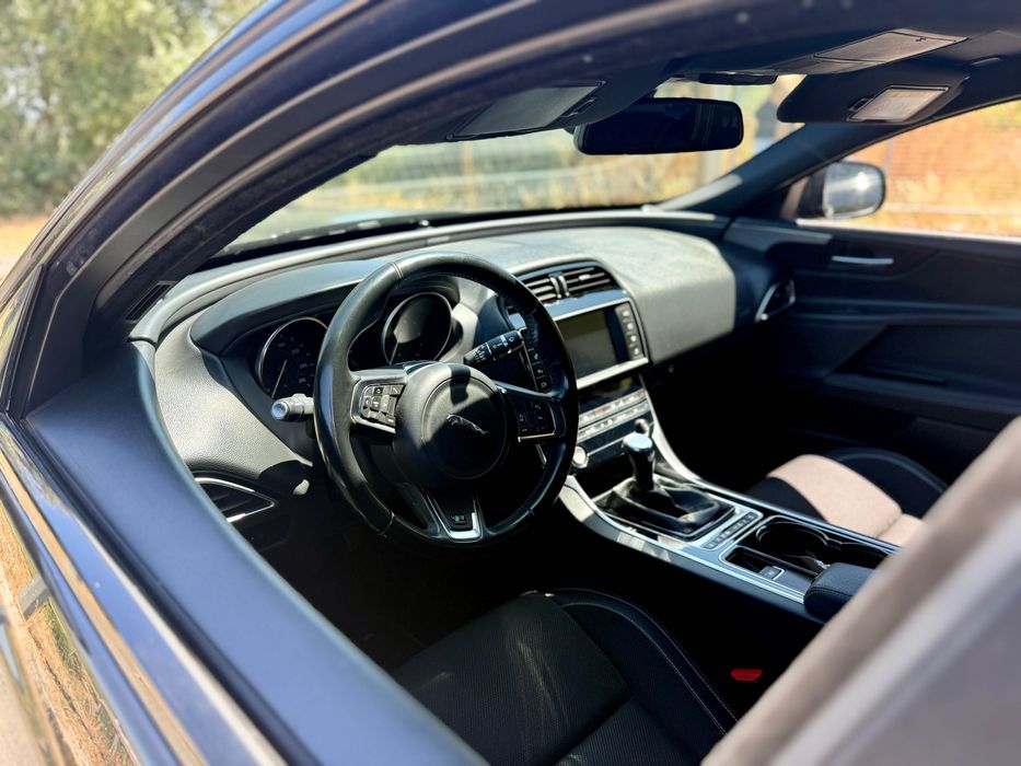Jaguar XE R-Sport 2.0D | 2018 | Possibilidade de financiamento