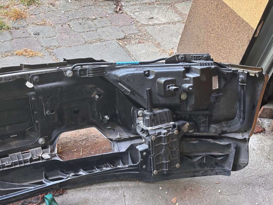 Przedni zderzak Ford F-150 2021–2023 – kompletny, chromowany