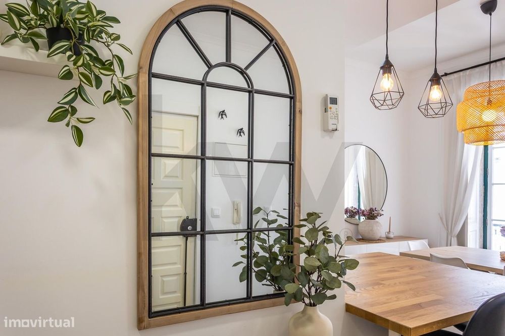 Apartamento T2 remodelado e mobilado no Bairro Alto — conforto e local