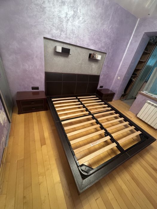 Двоспальне шкіряне ліжко 180×215 під матрац 160×200