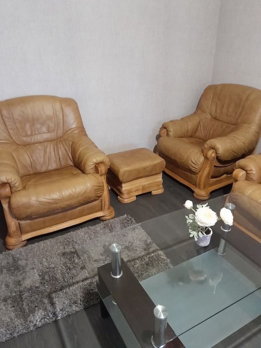 Набір шкіряний диван крісла та пуф