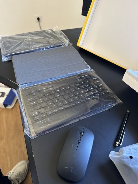 Tablet A15 Pro + Teclado + Rato + Caneta