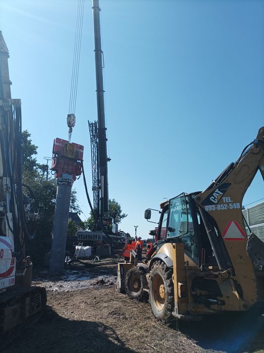 Usługi koparko-ładowarką