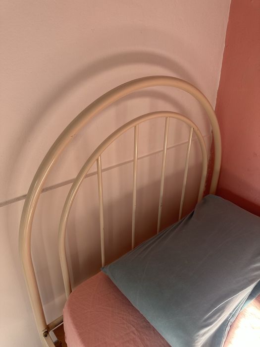 Vendo cama de solteiro, em bom estado