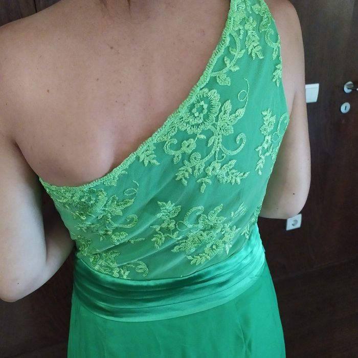 Vestido verde de renda longo para cerimônia