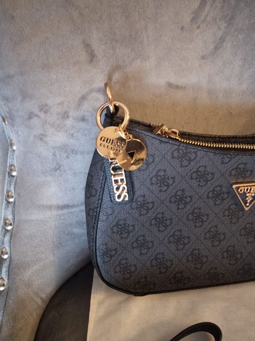 Mala da guess preta e dourada