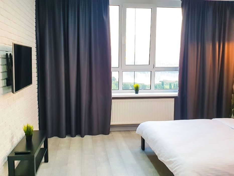 Свободна! Видовая новая квартира,  Бажана 17  м Бориспільська