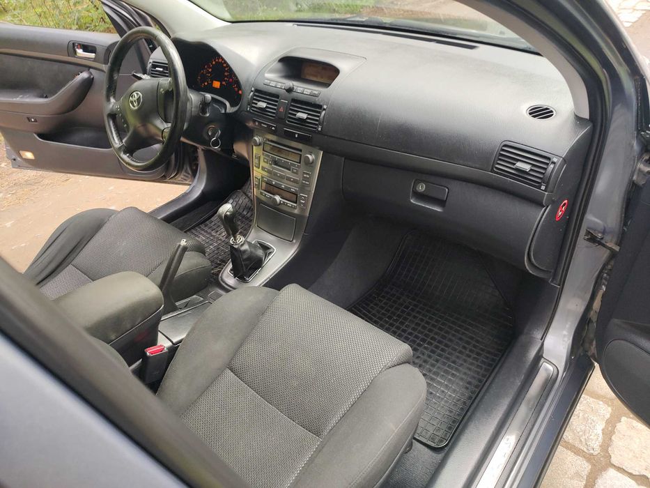 Toyota Avensis 2005 rok 1.8 benzyna