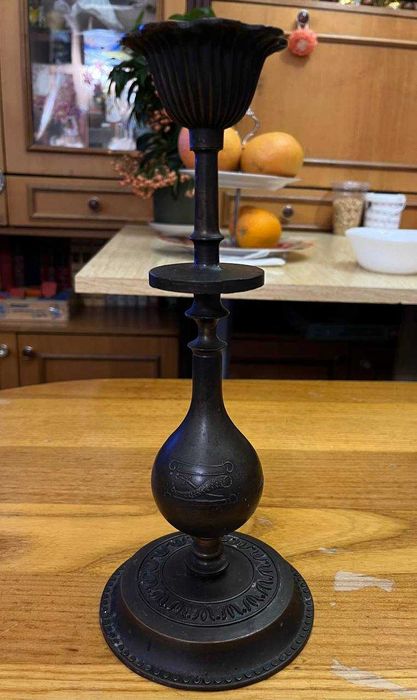 Красивый подсвечник