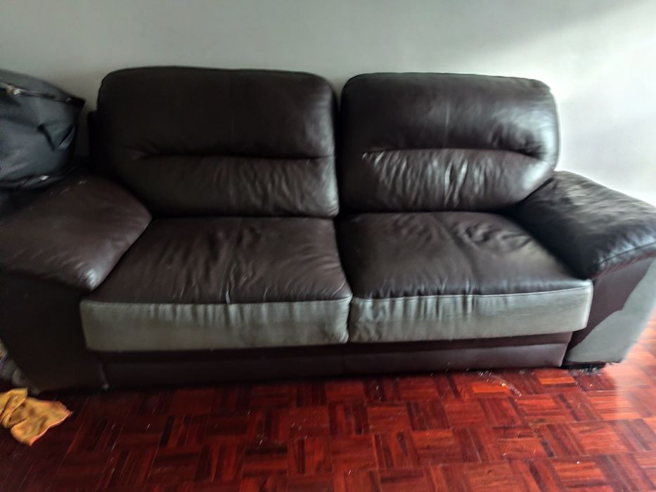 2 sofás usados, um sofá-cama, 100€
