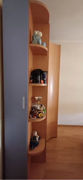 Mobília de quarto com duas camas de solteiro