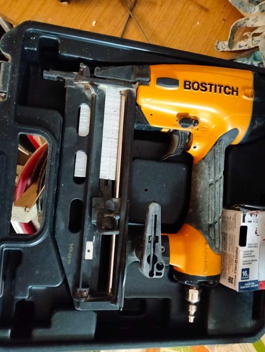 Vendo Bostitch com pouco uso