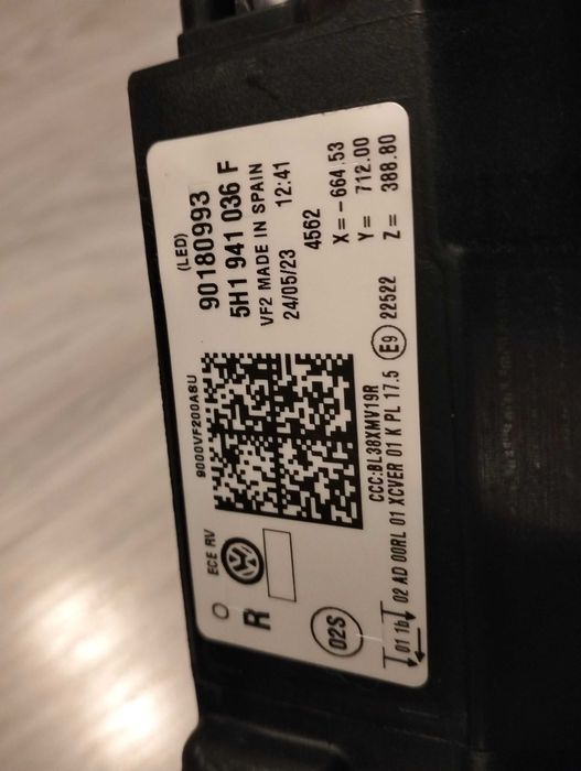 Reflektor , lampa prawa Golf 8 Full Led, IQ Led Nowa