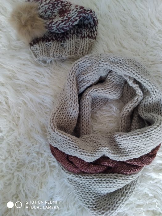 Conjuntos de gola e gorro, trabalho feito á mão