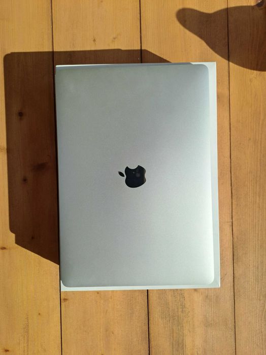 Apple MacBook Air 13 z procesorem M1 16 GB pamięci RAM/lipiec 2022