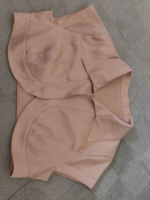 Bolerko w kolorze złotym w rozmiarze M.