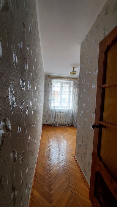 Продам 3-кімнатну квартиру. Вул.Київська,15.