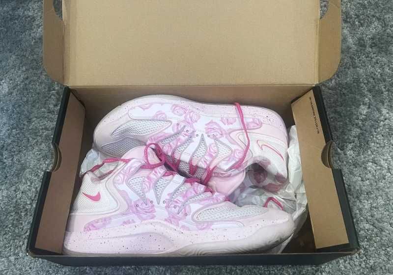 Nike KD 18 Aunt Pearl – Como Novas