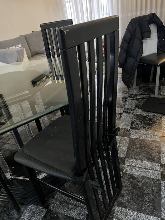 Mesa de vidro preta e 4 cadeiras