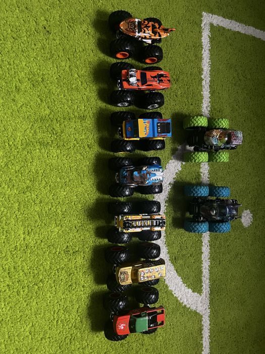 Hot Wheels Truck 7 szt plus gratis 3 auta