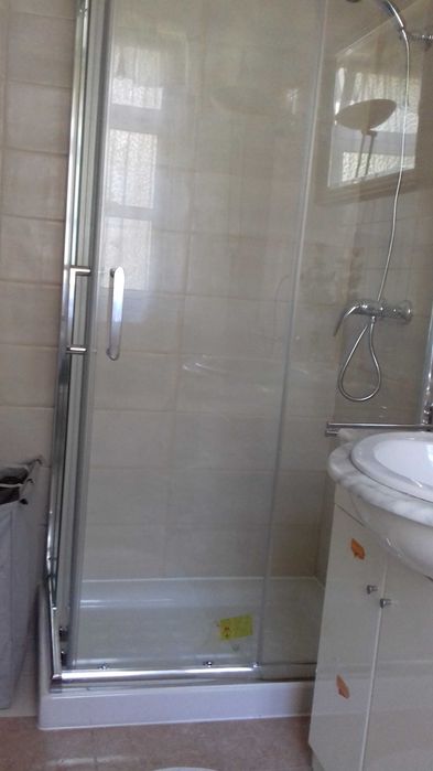Quarto junto à av. Roma
