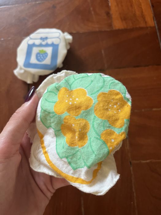 Capas de tecido para tampas de frascos