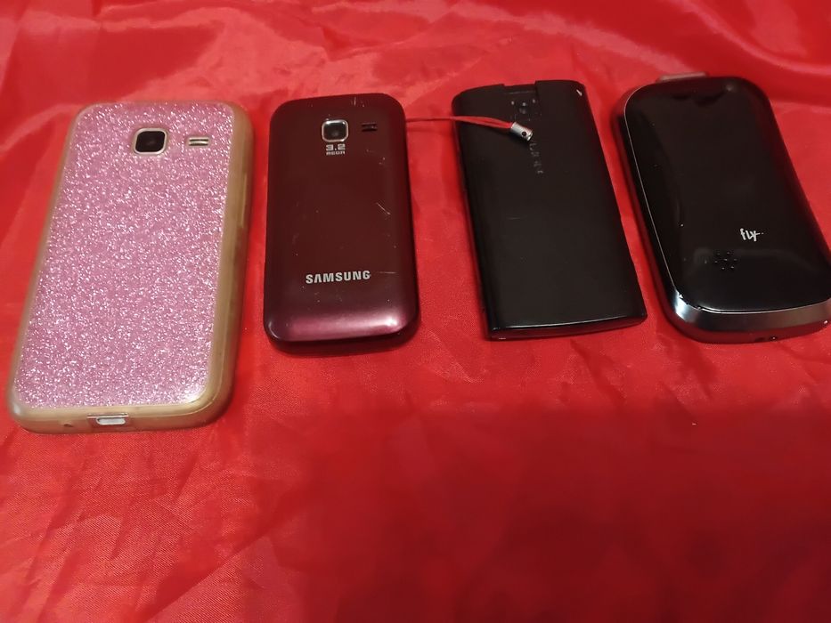 Мобильный телефон Смартфон Samsung Galaxy J1 2016