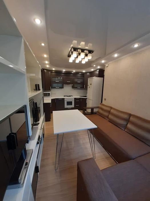 Продам 3к квартиру на Сергія Слісаренка