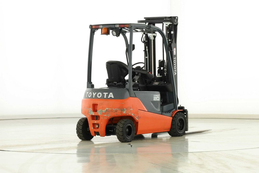 Навантажувач вилковий електричний TOYOTA 2 т погрузчик