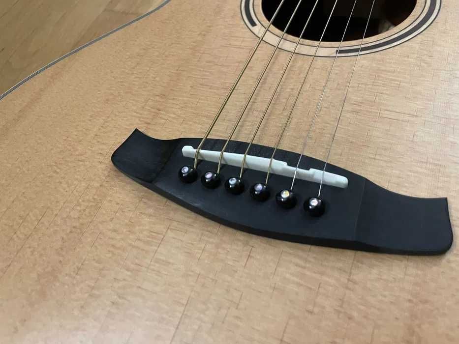 Guitarra acústica-elétrica como nova