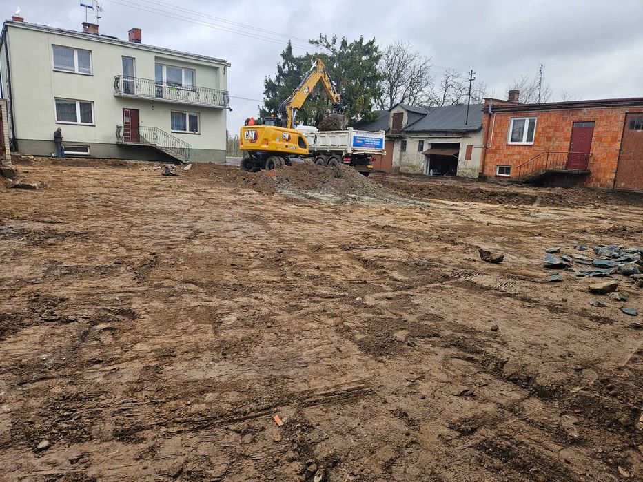 Układanie kostki przemysłowej podwórka sadownicze drogi parkingi