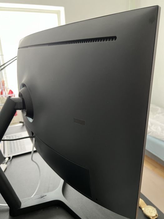 monitor samsung C32HG70 32 cale curved 144hz 1440p. HDR