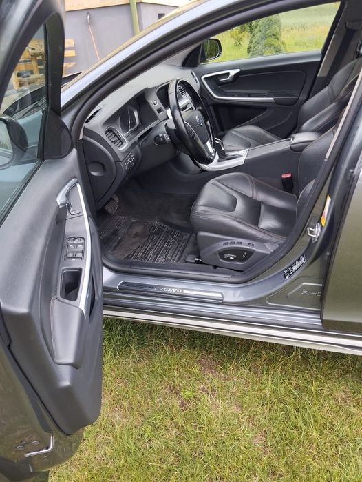 Volvo V60 Cross Cantry 2.0d 150km