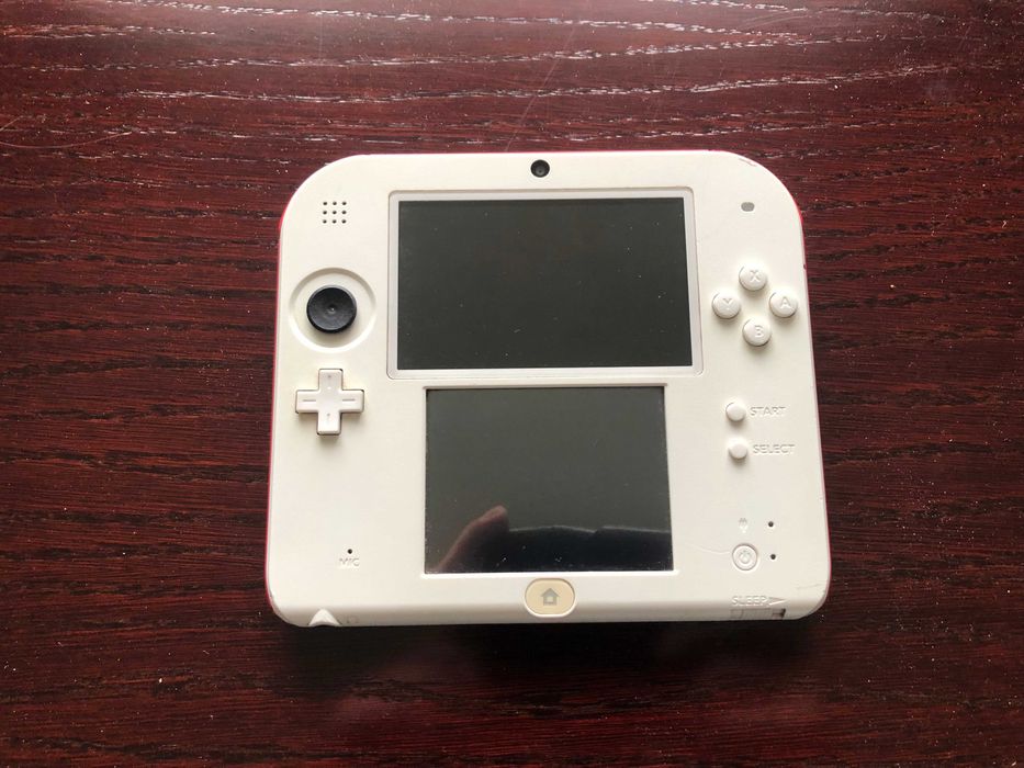 Konsola Nintendo 2DS Biało-Czerwona + akcesoria