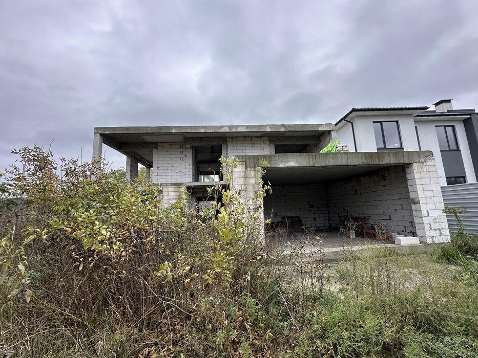 Продаж недобудованого будинку 230м.кв 5 соток землі к.м.Щастя (Жуляни)