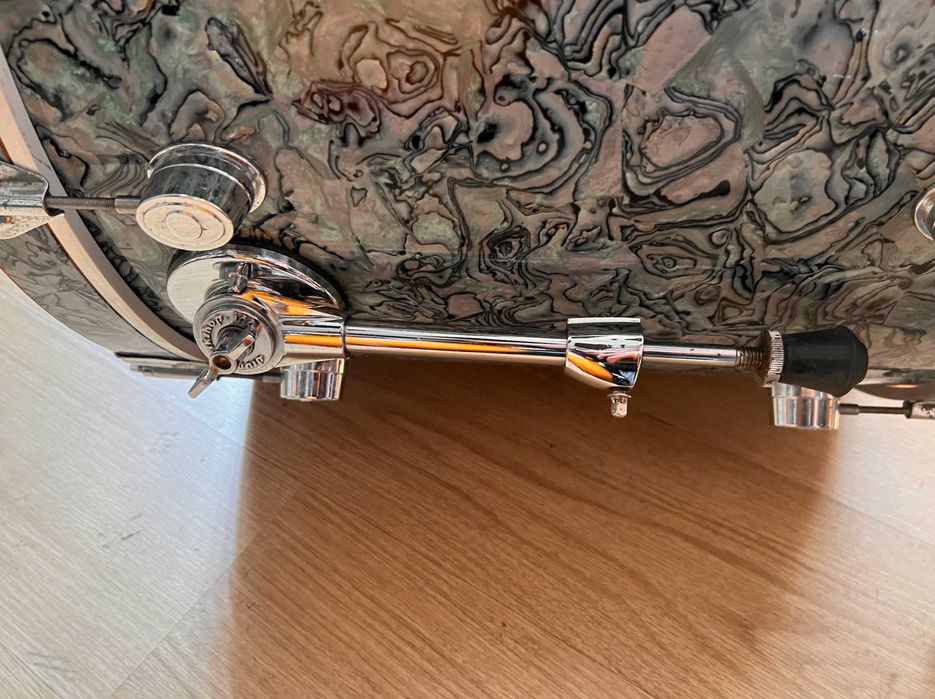 DW Workshop Kick 22” Maple USA — Abalone Finish