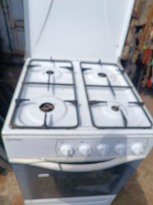 Газовая плита Indesit 4 х комфорная