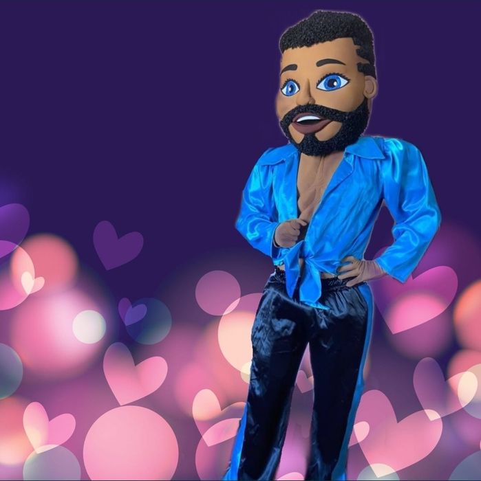 Стриптизер, стрептизерша, аніматори, білий ведмідь