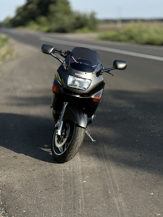 Kawasaki zzr 600